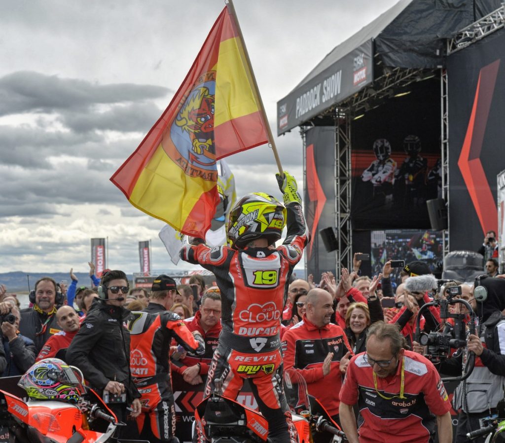 Alvaro Bautista Menangi Race 1 WSBK Aragon 2019  