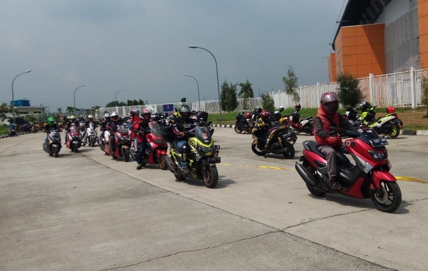 Ribuan Maxi Yamaha Serbu Stadion Pakansari Cibinong  