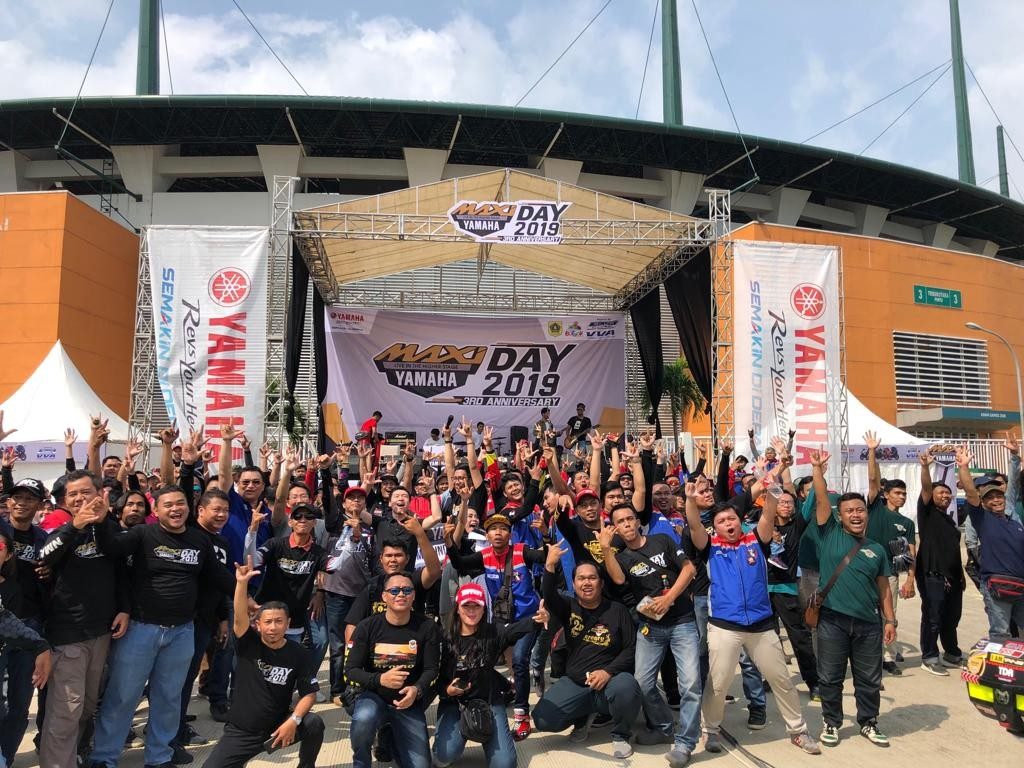 Ribuan Maxi Yamaha Serbu Stadion Pakansari Cibinong  