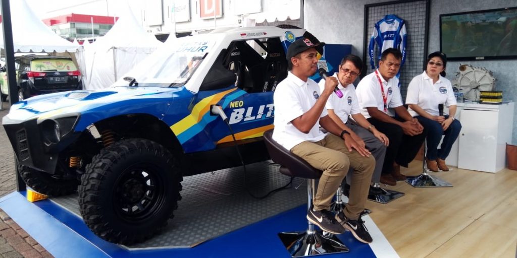 Budi Luhur Pamerkan Mobil Listrik Neo Blits di IIMS 2019  