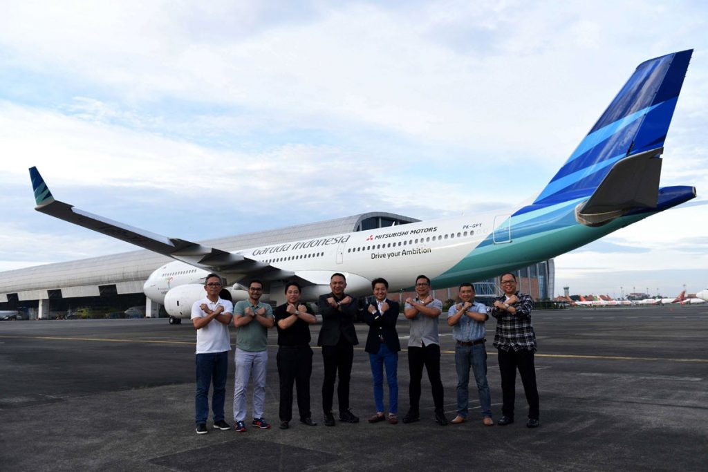 Mitsubishi Motors dan Garuda Indonesia Terbang Bersama  