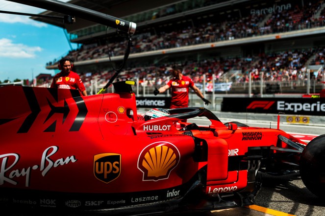 Tim Ferrari Hari Ini Evaluasi SF90 dan Pirelli di Barcelona  