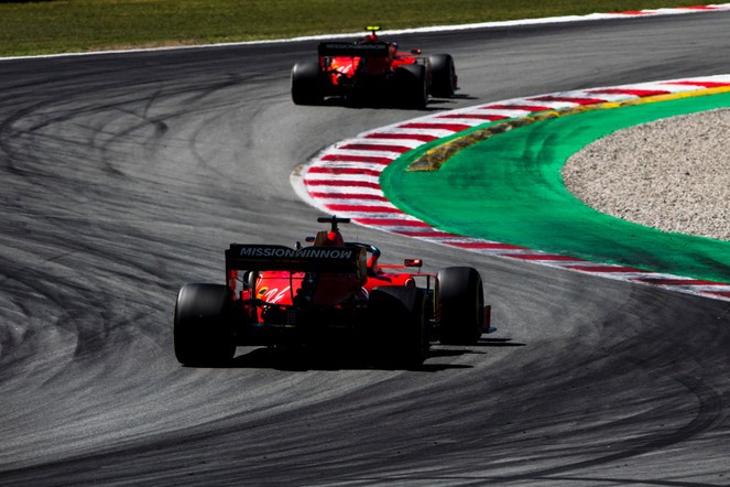 Tim Ferrari Hari Ini Evaluasi SF90 dan Pirelli di Barcelona  
