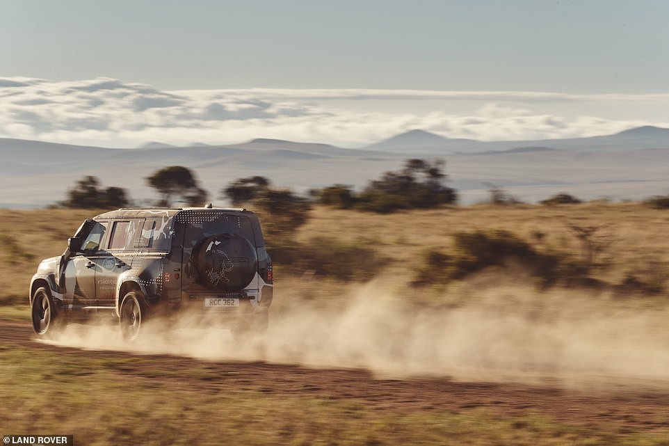 Land Rover Defender Generasi Terbaru Diuji di Tanah Afrika  