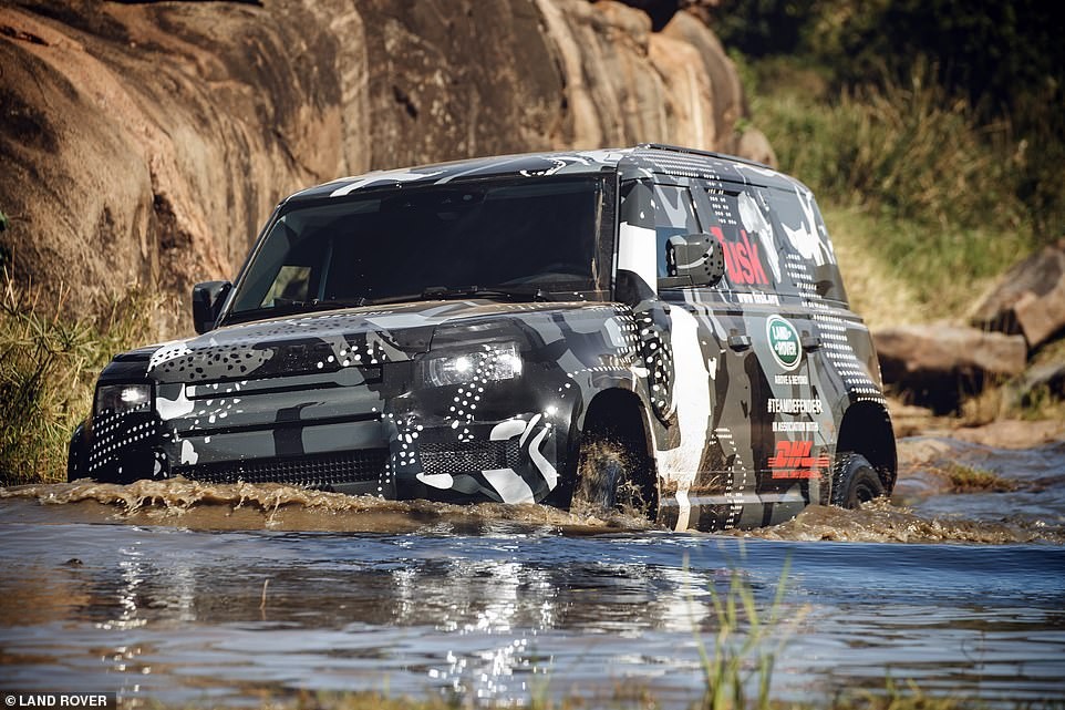 Land Rover Defender Generasi Terbaru Diuji di Tanah Afrika  