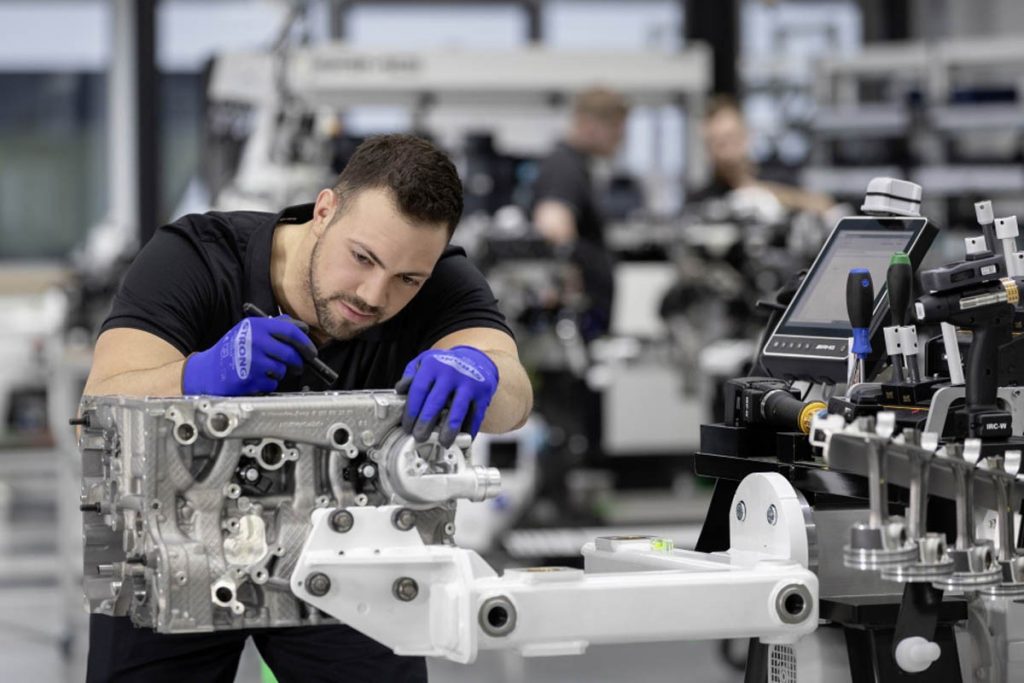 Mercedes-AMG Kembangkan Mesin Empat Slinder Turbocharged  