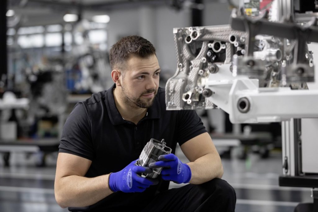 Mercedes-AMG Buat Mesin 4 Silinder Terkuat di Dunia  