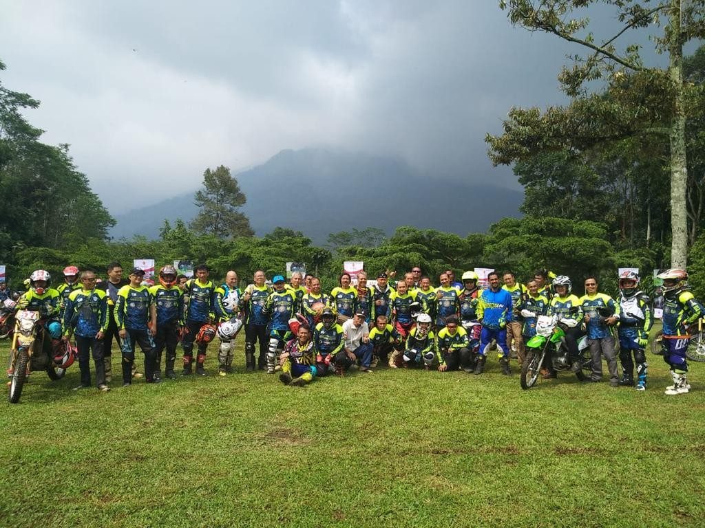 Komunitas Arek Lawas Suroboyo Motocross Gelar Silaturahmi  