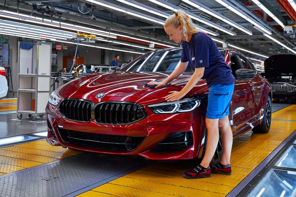 BMW Seri 8 Sudah Masuk Jalur Produksi  