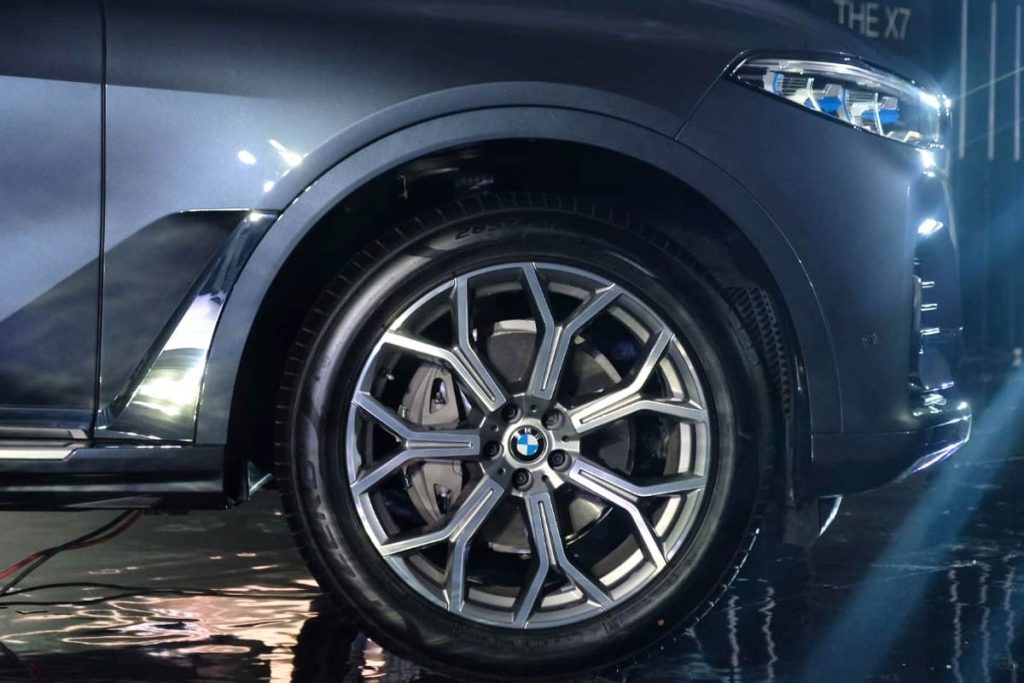 BMW X7, Antara Kemewahan dan Fleksibilitas  