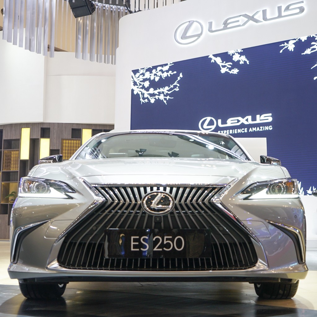 The New Lexus ES 250 Hadir di GIIAS 2019  