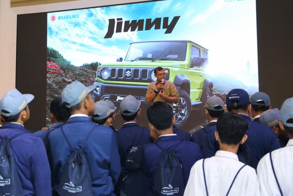Suzuki Ajak Pelajar SMK Mengulas Teknologi Jimny di GIIAS 2019  