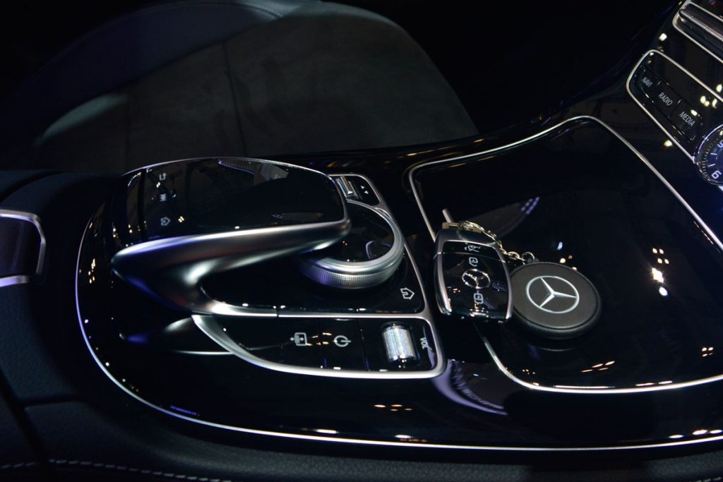 Mercedes-Benz E 300 e EQ Power Plug-In Hybrid, Ini Harganya!  