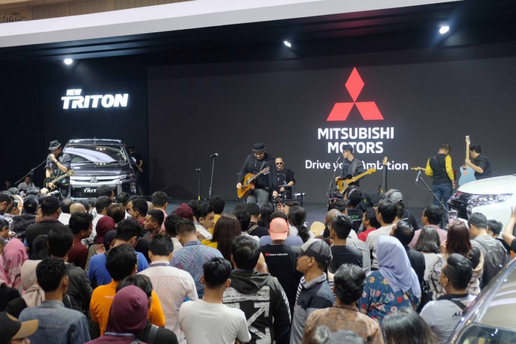 Penampilan Padi Reborn di Booth Mitsubishi GIIAS 2019  