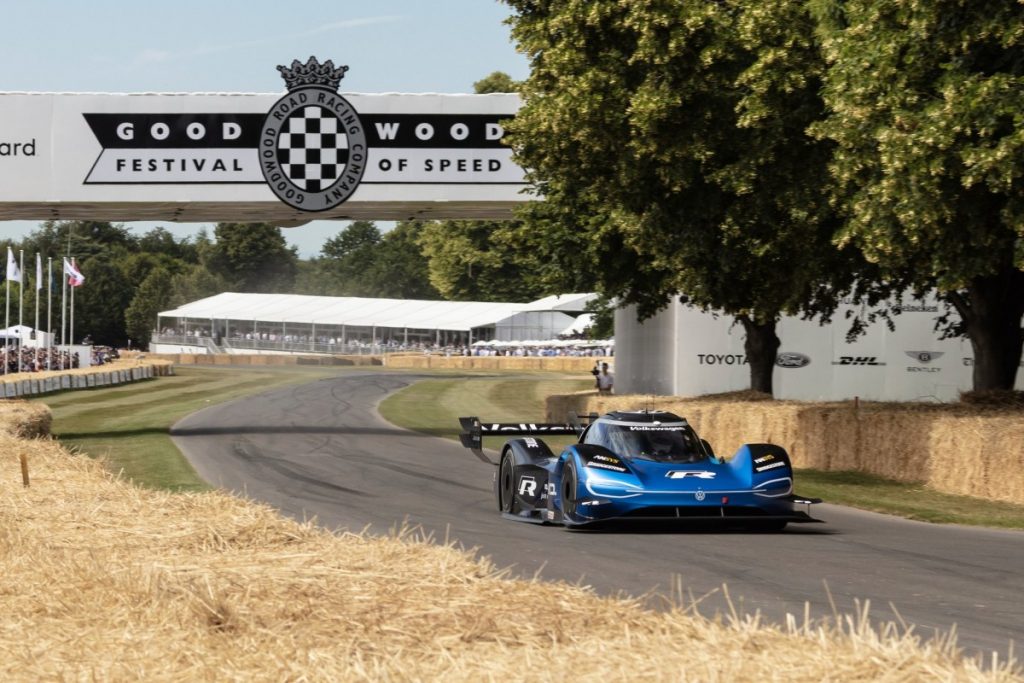 Volkswagen ID R Akhirnya Patahkan Rekor F1 di Goodwood 2019  