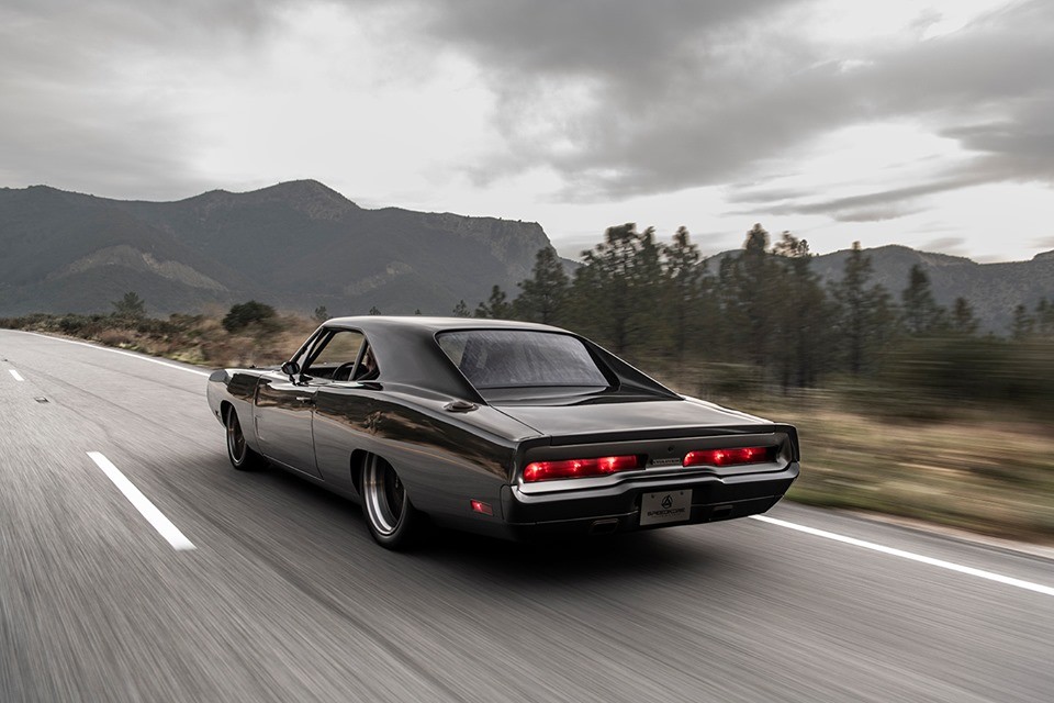 Dodge Charger 1970 Racikan SpeedKore, Serba Serat Karbon  