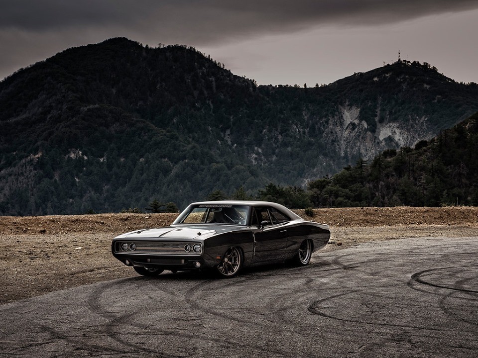 Dodge Charger 1970 Racikan SpeedKore, Serba Serat Karbon  