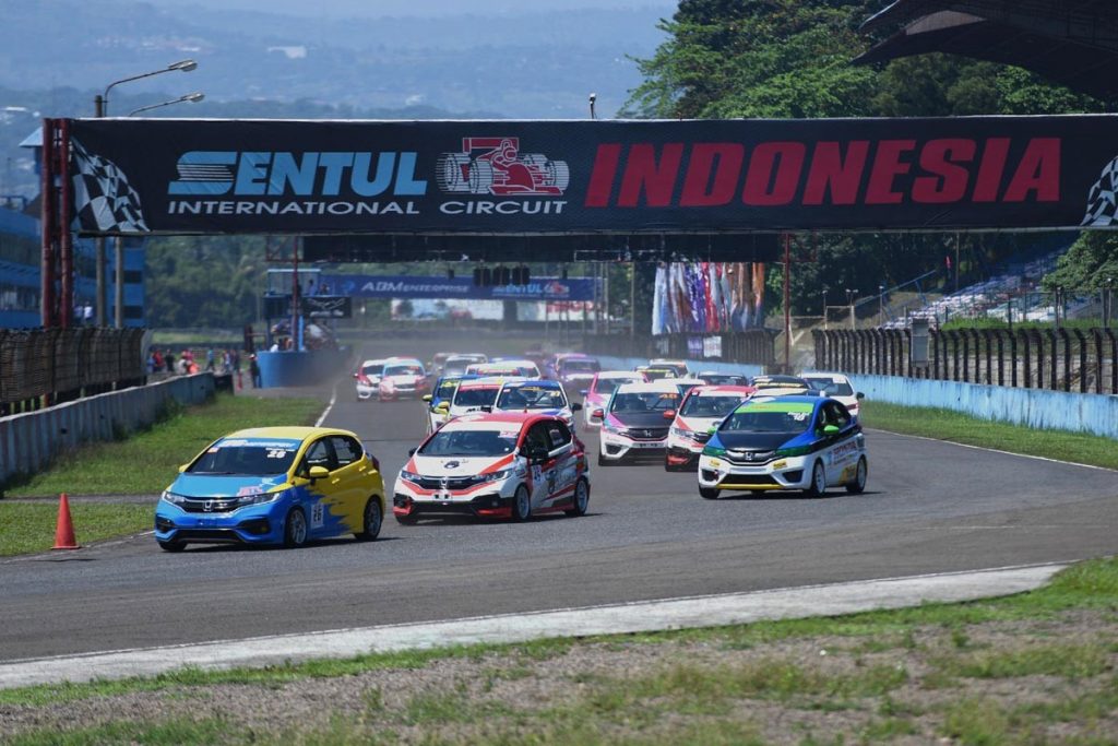 Para Pebalap ITCR Max dan ITCR Siap Tampil di ISSOM Night Race  