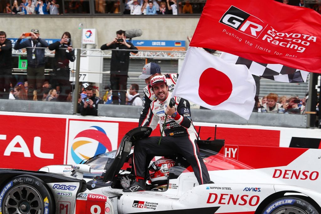 Fernando Alonso akan Geber Toyota Hilux Dakar  