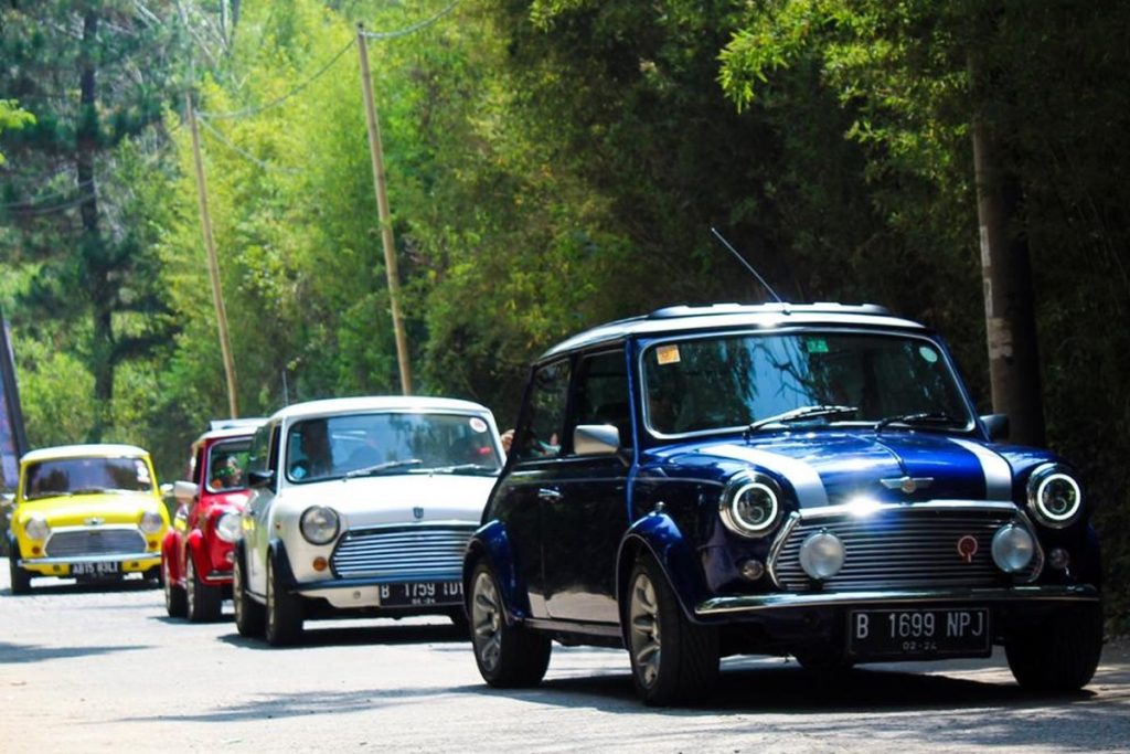 Ratusan Mobil Mini Serbu IMD 2 di Bandung  