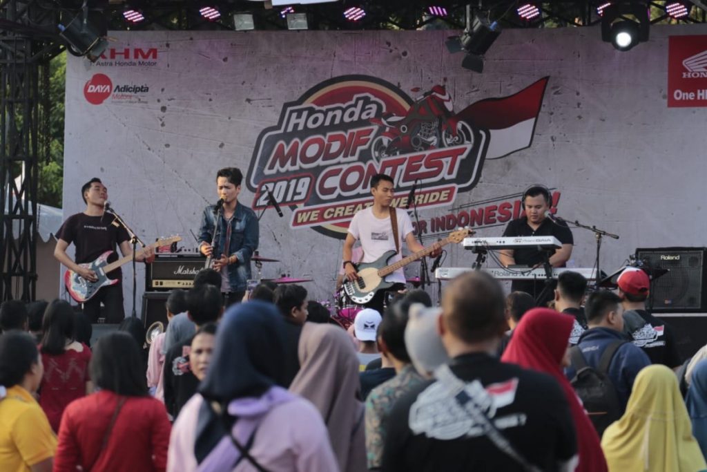 Modifikator Jawa Barat Unjuk Gigi di Honda Modif Contest Cirebon  