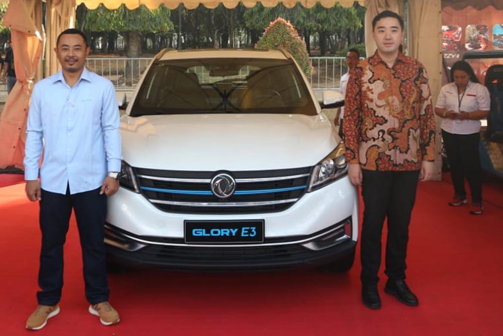 DFSK Hadirkan Glory E3 Pada Pameran Mobil Listrik di Monas  