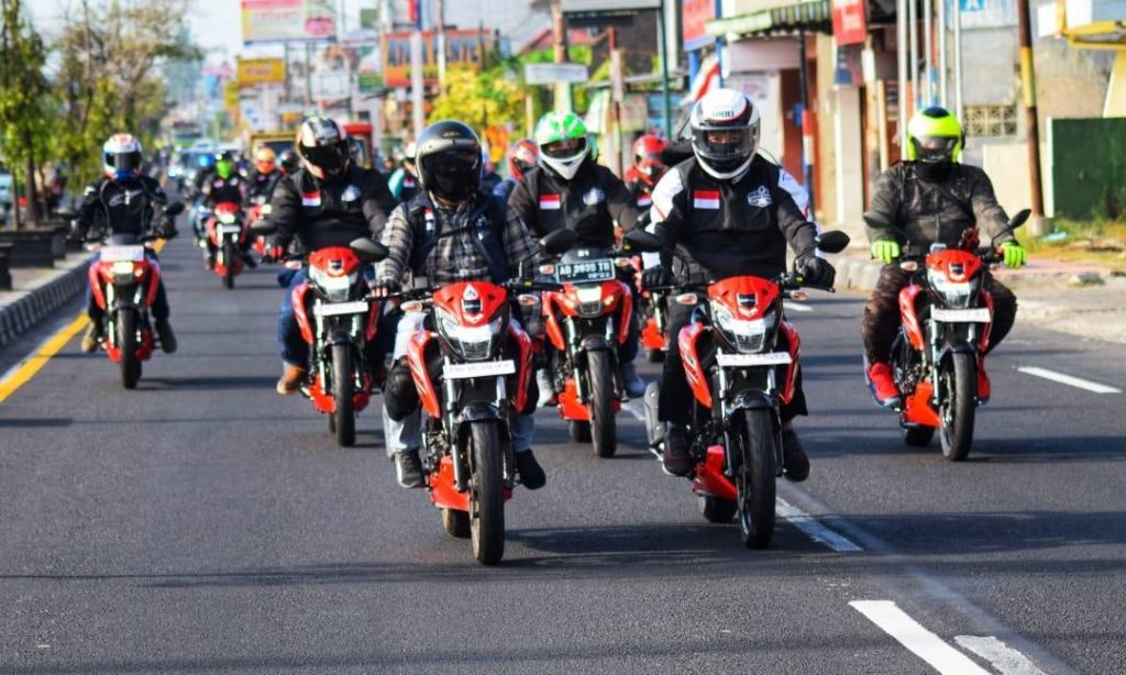 Touring Komunitas Suzuki Taklukan Negeri Diatas Awan  