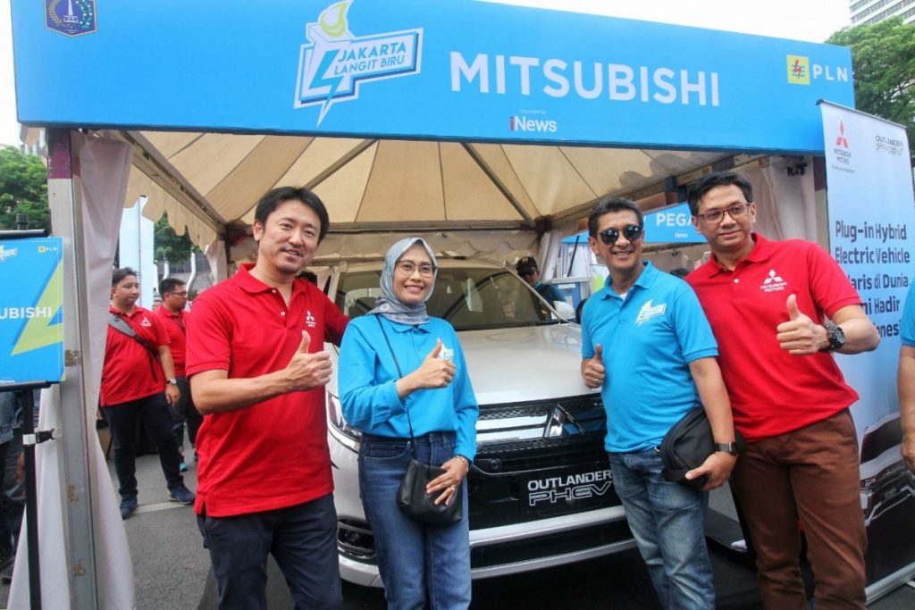 Mitsubishi Outlander PHEV Ikut Ambil Bagian "Jakarta Langit Biru"  