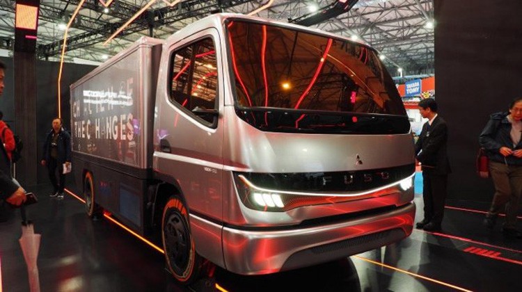 Mitsubishi Fuso Pamer Teknologi Kemudi Otomatis di TMS 2019  