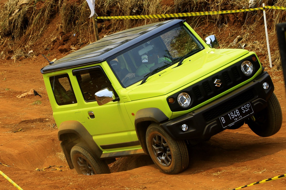 Suzuki Jimny, Perpaduan Desain Ikonik dan Fitur Fungsional - OTOBLITZ