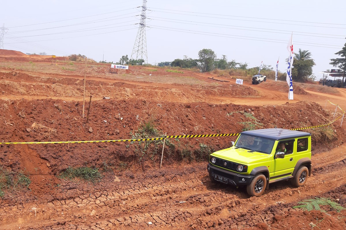 Suzuki Jimny, Perpaduan Desain Ikonik dan Fitur Fungsional - OTOBLITZ
