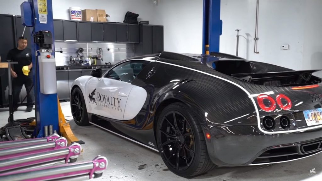 Biaya Ganti Oli Bugatti Veyron Seharga Wuling Almaz?  