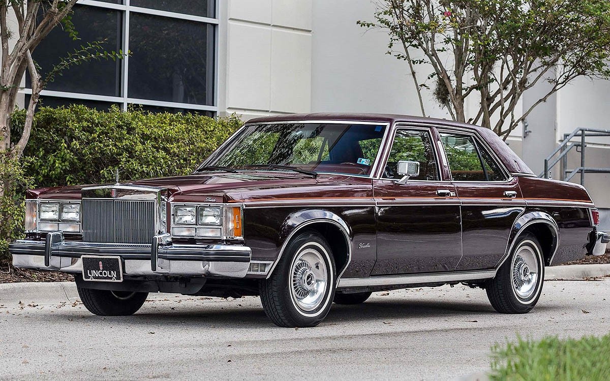 Lincoln Versailles  