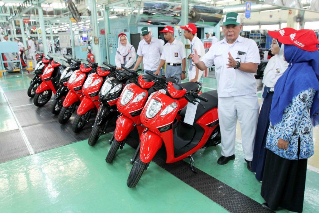 AHM Tunjukkan Produksi Sepeda Motor di Pabrik Tercanggihnya 