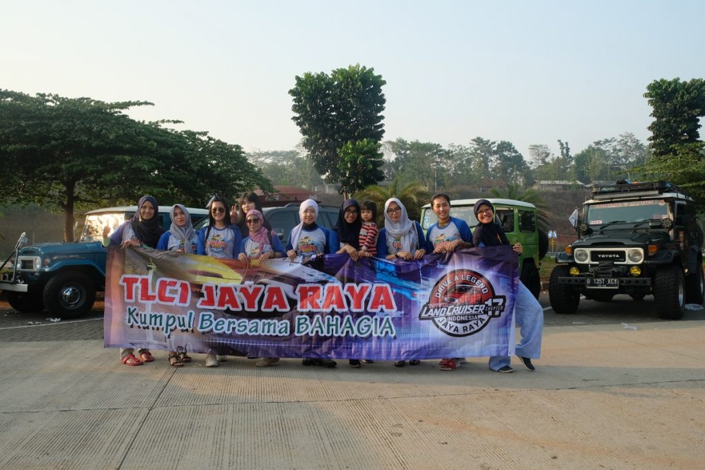 Touring Bahagia TLCI Jaya Raya Menuju Surabaya  