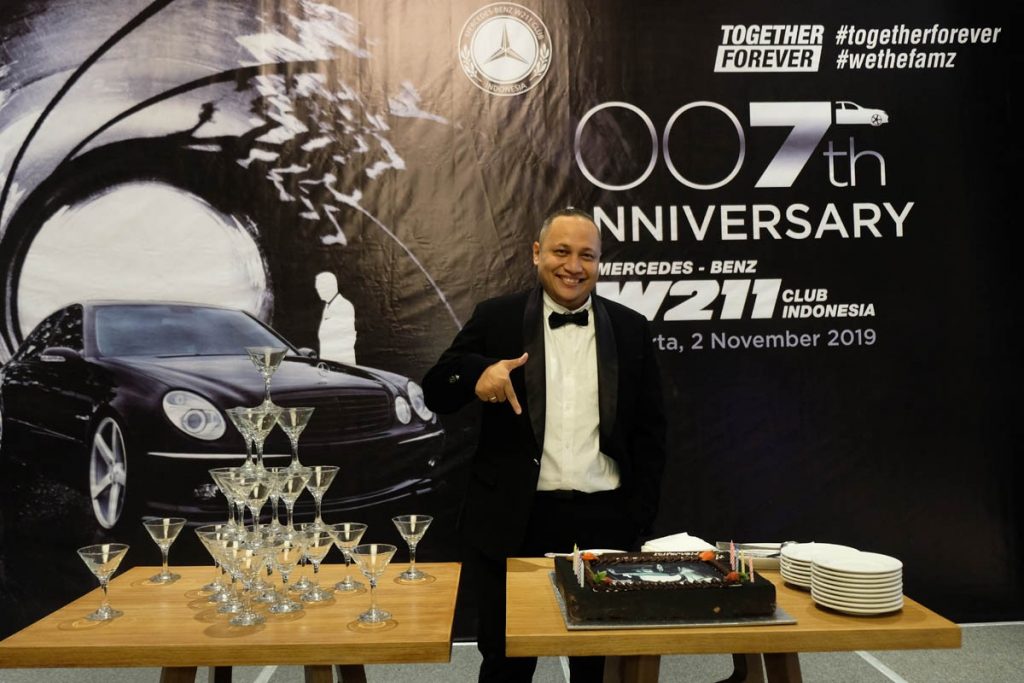 Bergaya Ala James Bond di Ulang Tahun MB W211 CI ke-007 