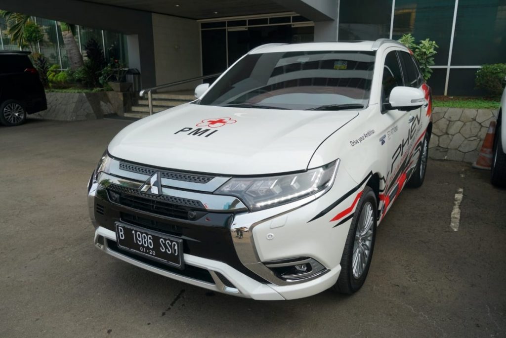 Mitsubishi Outlander PHEV Jadi Mobil Unit Tanggap Darurat PMI 