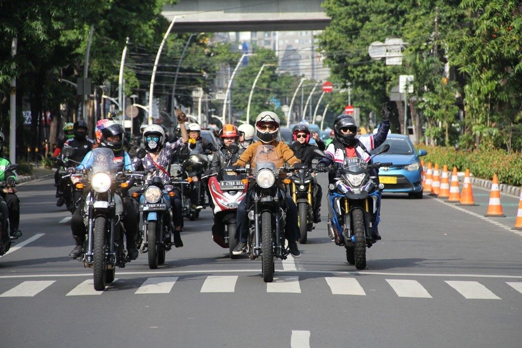 Royal Enfield Ajak Lady Bikers Keliling Jakarta 