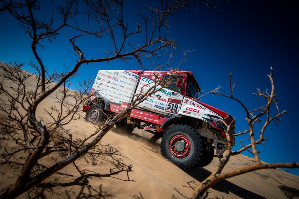 Pertahankan Gelar Juara Dakar Rally, Ini Strategi Tim Hino Sugawara 