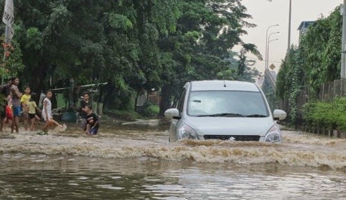 Begini Risiko Bila Memaksakan Diri Menerjang Banjir 