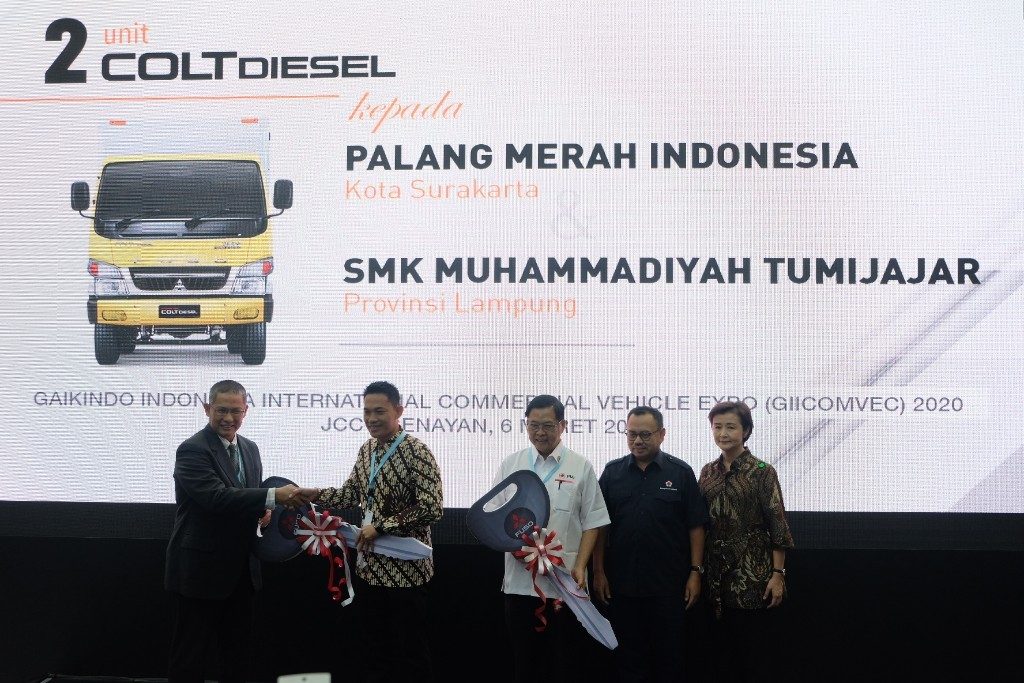 PT KTB Donasikan Colt Diesel ke PMI Surakarta dan SMK di Lampung 