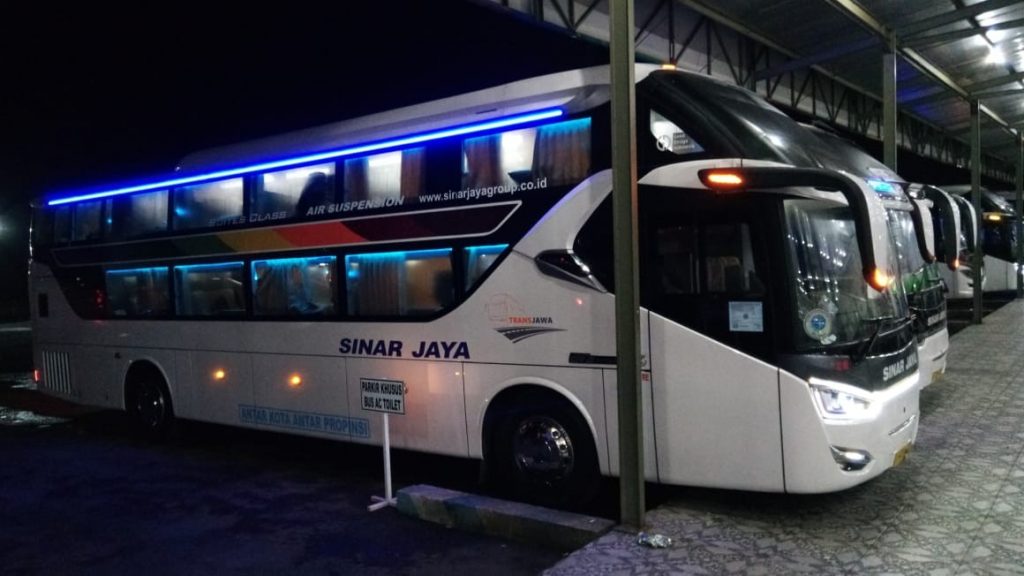 Hino Buktikan Bus RN 285 Tangguh di Jalur Tol Trans Jawa 