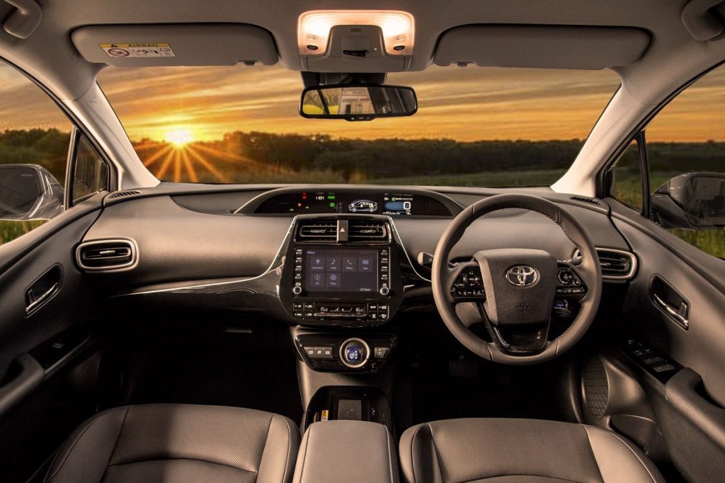 Toyota Perkenalkan Prius PHEV 