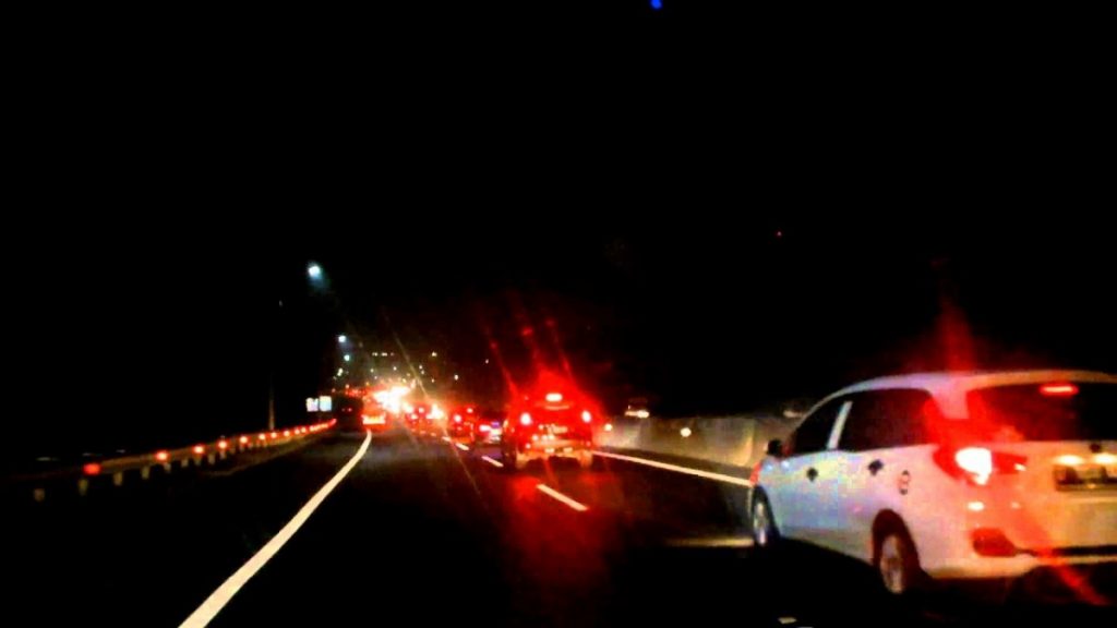 Bahaya Menyalakan Lampu Kabin Saat Berkendara  