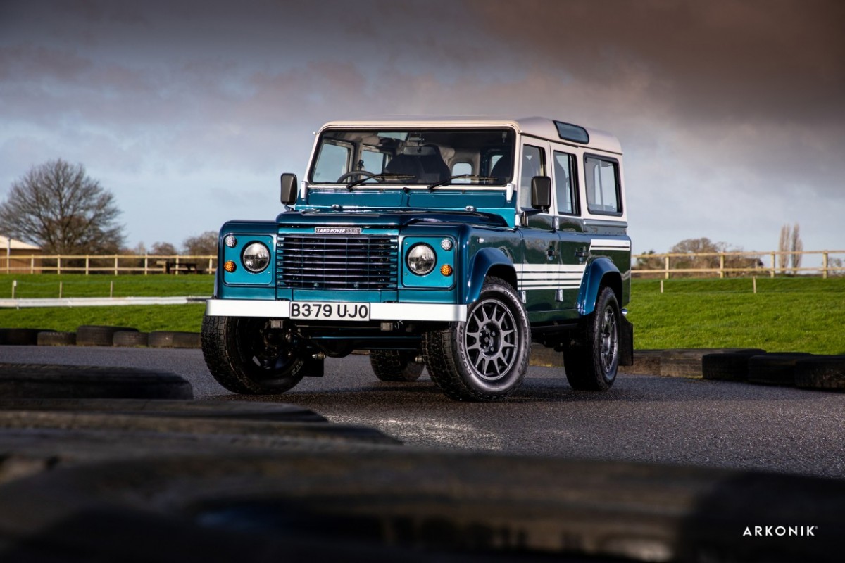 Restomod Land Rover 110 UJO, Sebuah Hadiah Istimewa  