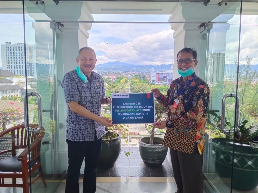 Bridgestone Donasikan APD kepada Pemerintah Provinsi Jawa Barat 