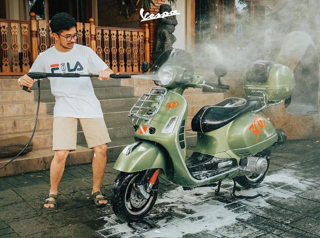 6 Tips Merawat Vespa Kesayangan di Rumah  