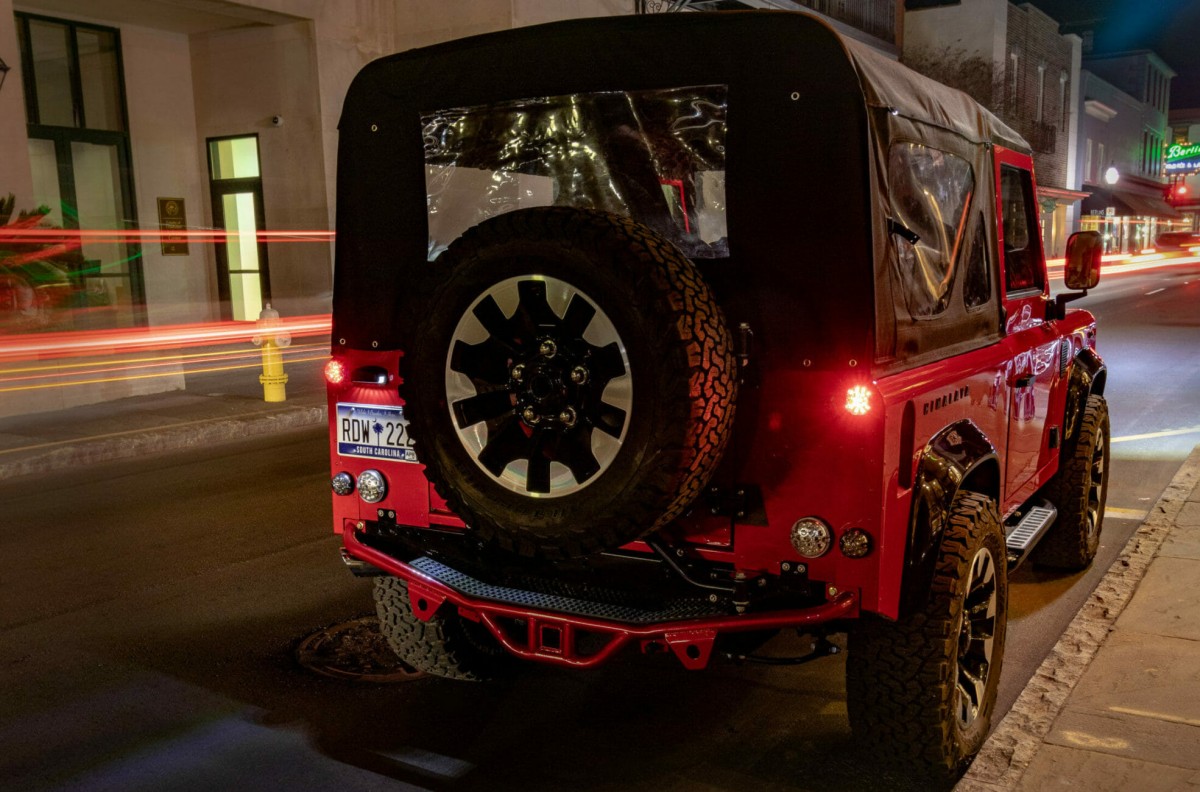 Restomod Land Rover Defender Himalaya, Telat Dua Tahun!  