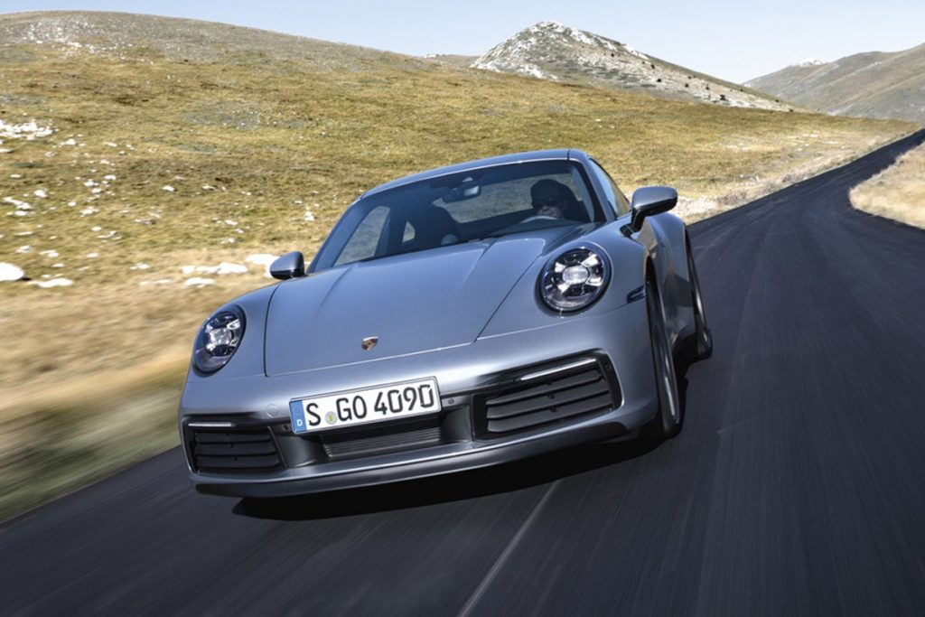 Porsche Taycan Raih Penghargaan 'World Luxury Car' 