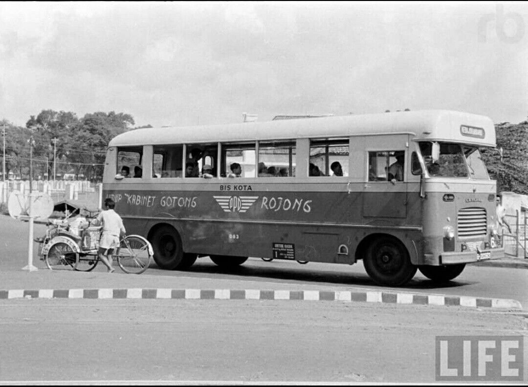 Leyland Comet, Pelopor Bus Diesel di Indonesia 